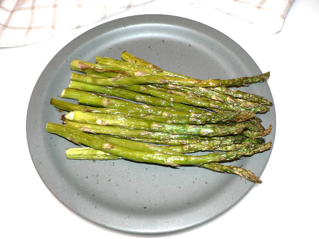 Air Fryer Asparagus on a Plate