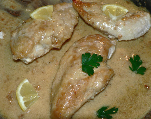 Chicken in Creamy Sauce on a Skillet