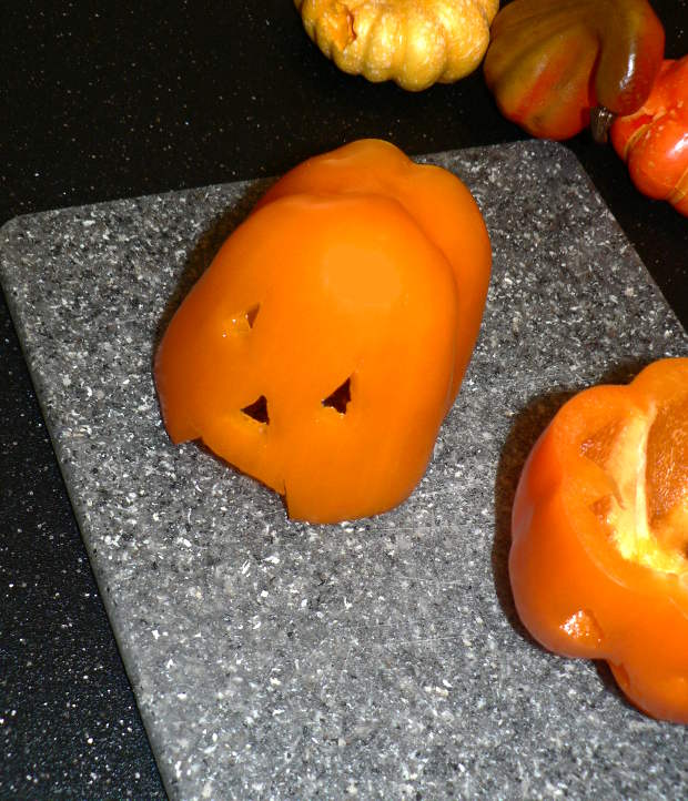 Looking for making carved pumpkins for Halloween, but without a mess? These amazing carved pumpkins are actually orange bell peppers, and they take just a few minutes to make #healthy #healthyrecipes #healthyfood #healthyeating #cooking #food #recipes #vegetarian #vegetarianrecipes #vegetables #veganrecipes #vegan #veganfood #ketodiet #ketorecipes #lowcarb #lowcarbdiet #lowcarbrecipes #glutenfree #glutenfreerecipes #dairyfree #halloween