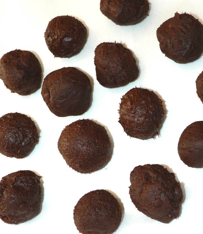 Easy Chocolate Truffles Made With Ganache