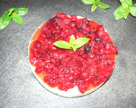 Cranberry Cheesecake with mint on Top