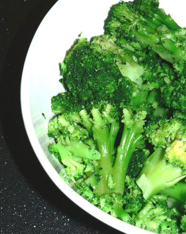 Green Microwaved Frozen Broccoli