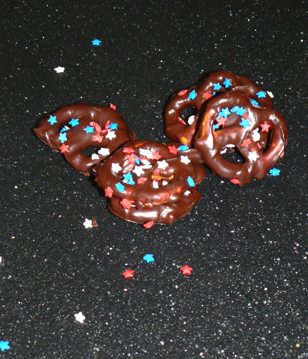 Red, White and Blue Chocolate Covered Pretzels