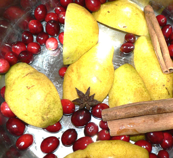 Pears, Cranberries, Cinnamon Sticks in Instant Pot