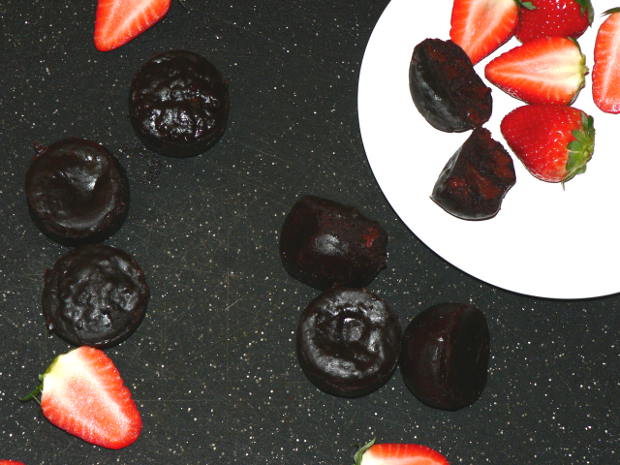 IP Brownie Bites with Strawberries