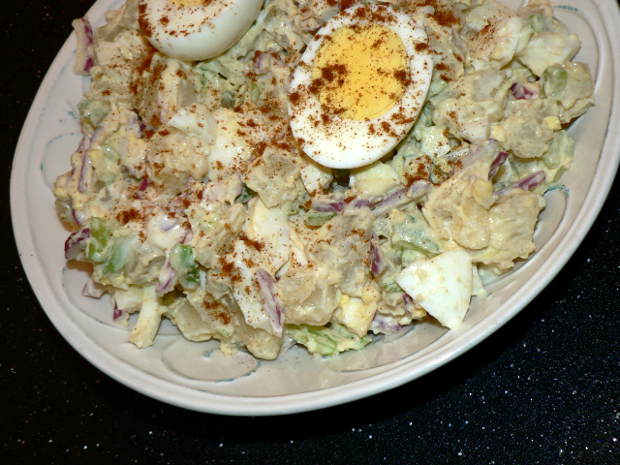 This amazing Instant Pot Potato Salad Recipe is the easiest potato salad recipe ever. Once you make it once, you will make it again and again #healthy #healthyrecipes #healthyfood #healthyeating #cooking #food #recipes #vegetarian #vegetarianrecipes #vegetables #glutenfree #glutenfreerecipes #dairyfree #sidedish #salads