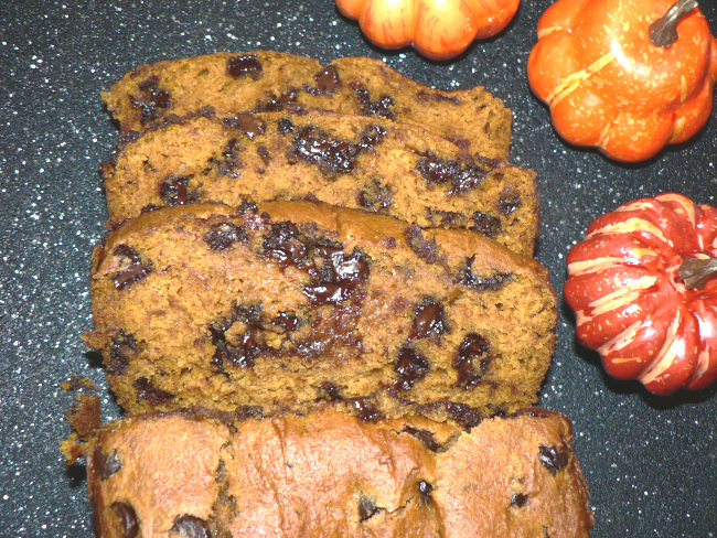 Pumpkin bread slices and little pumpkins