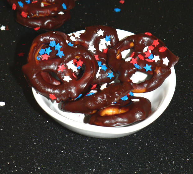 Patriotic Chocolate Covered Pretzels