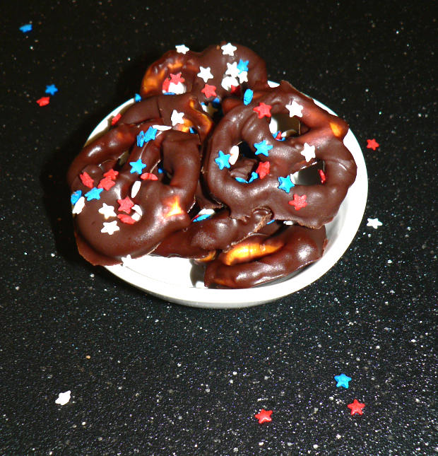 Red, White and Blue Chocolate Covered Pretzels