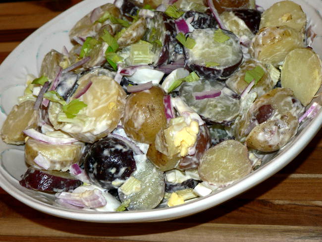 This simple Red, White and Blue Potato Salad will be a hit at the next dinner or barbecue. Find out how to make Red, White and Blue Potato Salad #healthy #healthyrecipes #healthyfood #healthyeating #cooking #food #recipes #vegetarian #vegetarianrecipes #vegetables #glutenfree #glutenfreerecipes #dairyfree #sidedish #potatoes #potatosalad