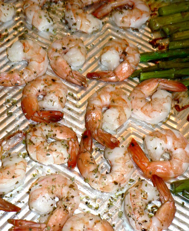 Easy weeknight meal, these Shrimp and Asparagus Sheet Pan Dinners practically cook themselves! Very little prep time, and you can have this delicious dinner on the table in no time #healthy #healthyrecipes #healthyfood #healthyeating #cooking #food #recipes #vegetables#ketodiet #ketorecipes #lowcarb #lowcarbdiet #lowcarbrecipes #glutenfree #glutenfreerecipes #dairyfree #mediterranean