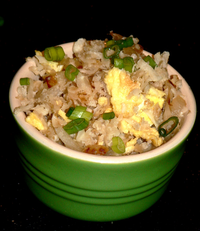 How to make Keto Cauliflower Fried Rice, a simple, low carb, Keto, vegetarian dish! #healthy #healthyrecipes #healthyfood #glutenfree #lowcarb #keto #healthy #lowcarbdiet #ketodiet #dairyfree #healthylifestyle #healthyeating #vegetarian