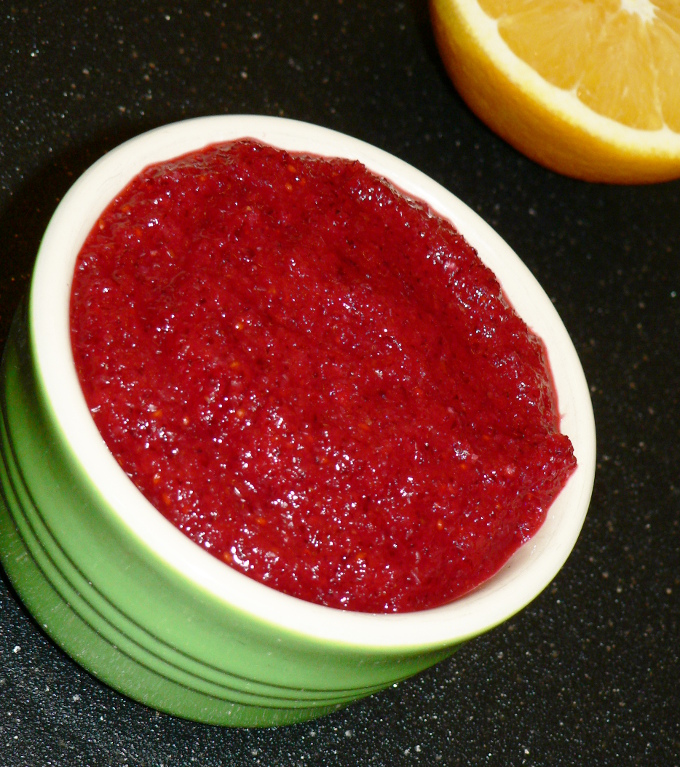 This amazing raw Cranberry Orange Relish is a perfect fresh cranberry relish to make for Christmas and Thanksgiving #healthy #healthyrecipes #healthyfood #healthyeating #cooking #food #recipes #vegatarian #vegetarianrecipes #veganrecipes #vegan #veganfood #glutenfree #glutenfreerecipes #dairyfree #sidedish #christmas #fall #winter #thanksgiving