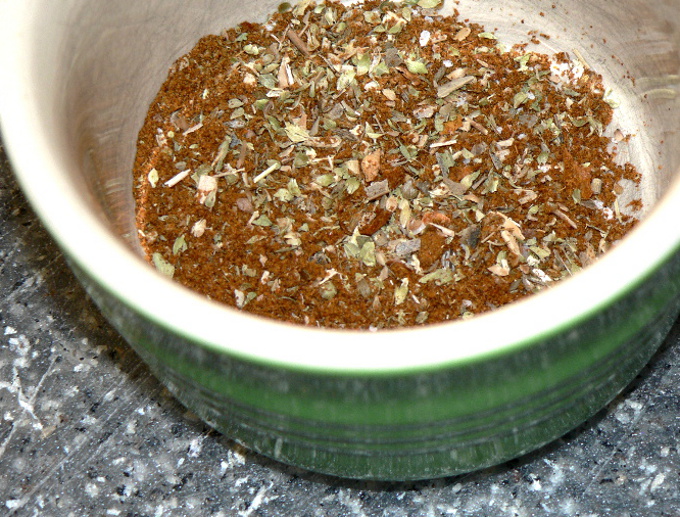 DIY Taco Seasoning, here is the easiest homemade taco seasoning to make. Try this delicious taco seasoning that you can make with the ingredients that you already have in your pantry, and you will never use taco seasoning packets again! #cooking #recipes #healthy #keto
