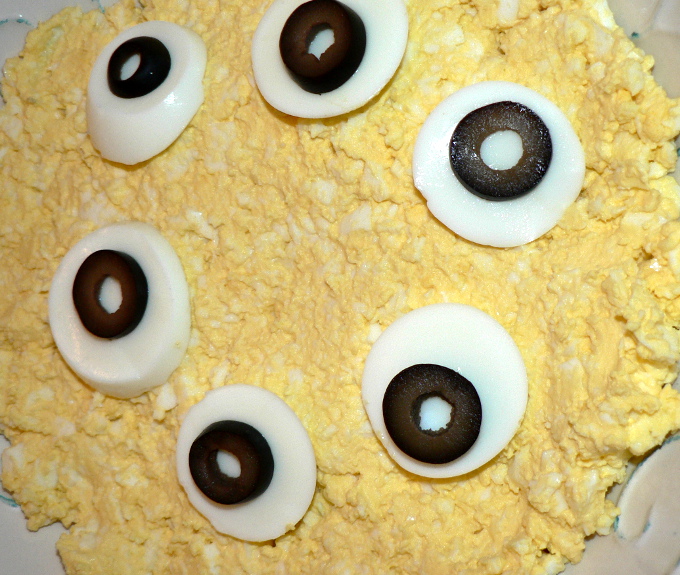 Spooky Egg Salad With Googly Eyes, these are great Halloween appetizers and Halloween snacks! #healthy #healthyrecipes #healthyfood #glutenfree #lowcarb #keto #healthy #lowcarbdiet #ketodiet #dairyfree #healthylifestyle #healthyeating #vegetarian #halloween