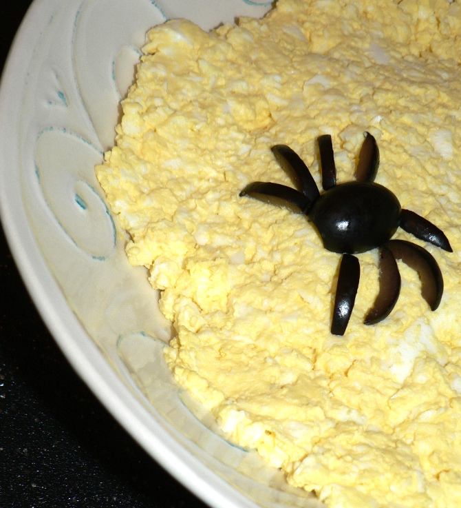 Halloween Egg Salad With Spiders, great Halloween appetizers! This Halloween appetizer is vegetarian, low carb, Keto, gluten free