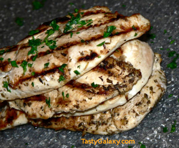 Greek Grilled Chicken Breast Recipes, so simple to make, and so healthy, juicy and delicious! Find out how to make this low carb, keto, gluten free and dairy free grilled chicken breast