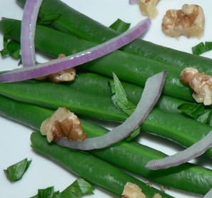 Green Bean Salad Recipe With Red Onions, Walnuts, Parsley, Red Wine Vinaigrette #healthyrecipes #healthyfood #healthyeating #keto #ketodiet #ketorecipes #lowcarb #lowcarbdiet #lowcarbrecipes #veganrecipes #vegan #veganfood #vegatarian #vegetarianrecipes #vegetables
