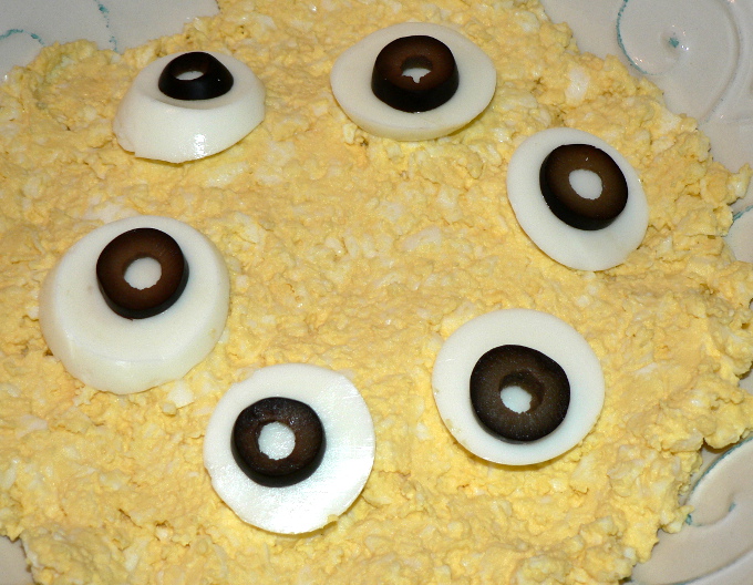 Spooky Egg Salad With Googly Eyes, these are great Halloween appetizers and Halloween snacks! #healthy #healthyrecipes #healthyfood #glutenfree #lowcarb #keto #healthy #lowcarbdiet #ketodiet #dairyfree #healthylifestyle #healthyeating #vegetarian #halloween