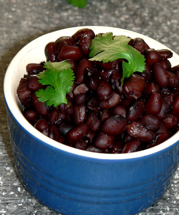 Instant Pot Black Beans is an easy and healthy dish. To add more beans to your diet, find out how to make Instant Pot Black Beans in under an hour #instantpot #healthy #vegan