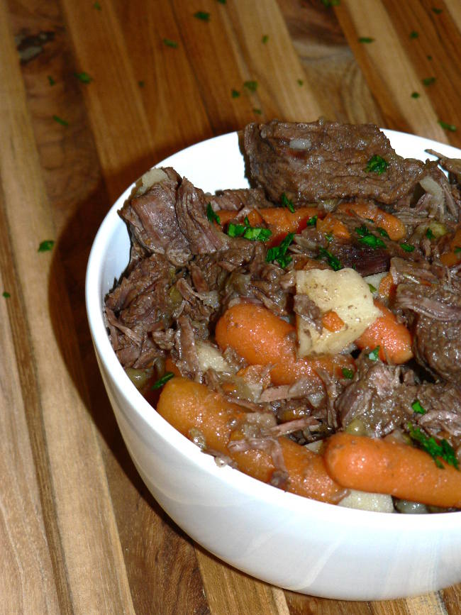 Instant Pot Irish Beef Stew, here is a healthy and delicious Irish Stew, perfect for St Patricks Day. Find out the simple and delicious recipe #instantpot #healthy #healthyrecipes #healthyfood #healthyeating #cooking #food #recipes #glutenfree #glutenfreerecipes #dairyfree #stpatrick