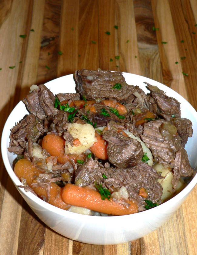 An amazingly delicious, epic Irish Beef Stew Recipe is here! Gran this Guinness Irish Stew recipe for St Patricks Day dinner #instantpot #healthy #healthyrecipes #healthyfood #healthyeating #cooking #food #recipes #glutenfree #glutenfreerecipes #dairyfree #stpatrick