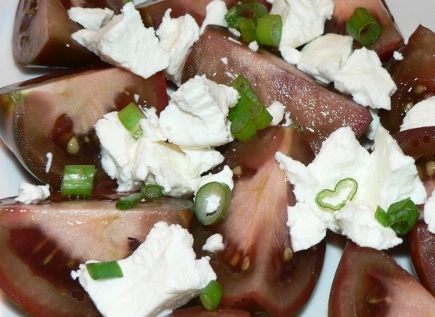 Kumato Tomato Salad Recipe With Goat Cheese And Green Onions
