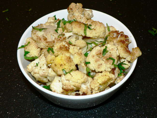 Easy healthy recipes, this easy to oven roasted cauliflower is a delicious low carb side dish #healthy #healthyrecipes #healthyfood #healthyeating #cooking #food #recipes #instantpot