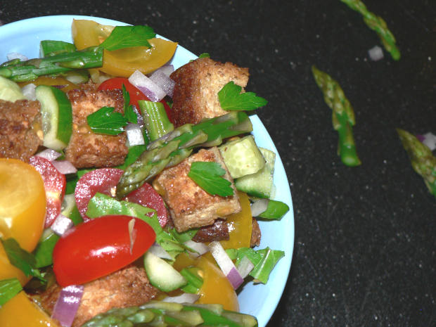 Panzanella Salad With Asparagus