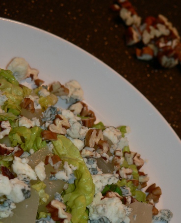 Pears, Blue Cheese And Pecans Salad Recipe