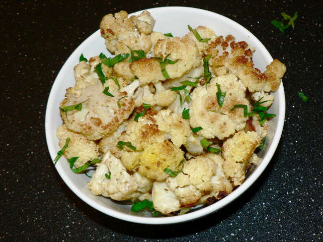 This Oven Roasted Cauliflower, with cumin, coriander and turmeric, is an amazing low carb side dish. Click to the recipe to find out how to make it #healthy #healthyrecipes #healthyfood #healthyeating #cooking #food #recipes #vegatarian #vegetarianrecipes #vegetables #veganrecipes #vegan #veganfood #ketodiet #ketorecipes #lowcarb #lowcarbdiet #lowcarbrecipes #glutenfree #glutenfreerecipes #dairyfree #sidedish #christmas #fall