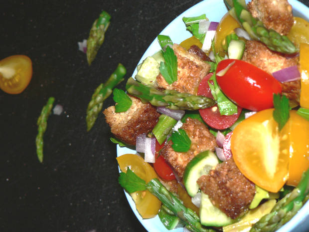 Panzanella Salad With Asparagus