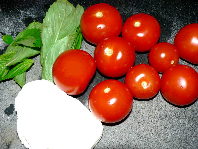 This Basil Tomato Caprese Salad is amazingly delicious, vegetarian and gluten free! Find out how to make this extremely delicious summer salad #healthy #healthyrecipes #healthyfood #healthyeating #cooking #food #recipes #vegetarian #vegetarianrecipes #vegetables #ketodiet #ketorecipes #lowcarb #lowcarbdiet #lowcarbrecipes #glutenfree #glutenfreerecipes #sidedish