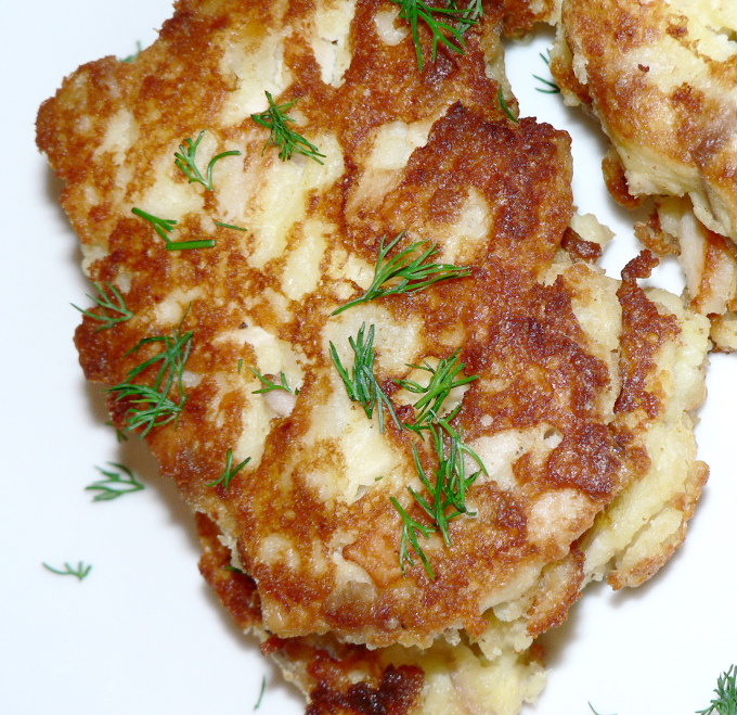 What to make with turkey and mashed potatoes leftovers, a delicious turkey and mashed potatoes fritters! #healthy #healthy #healthyrecipes #healthyfood #healthyeating #cooking #food #recipes #maindish #fall #thanksgiving #christmas