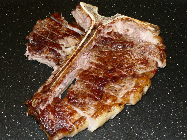 What is Porterhouse steak? Find out what it is, and how to cook Porterhouse steak #glutenfree #lowcarb #keto #healthy #lowcarbdiet #ketodiet #healthyrecipes #healthyfood #healthylifestyle #healthyeating #dinner #dinnerrecipes #recipe